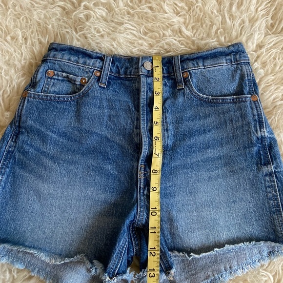 GAP Medium Wash Raw Hem Denim Cheeky Jean Shorts, size 4/27T - Picture 10 of 11